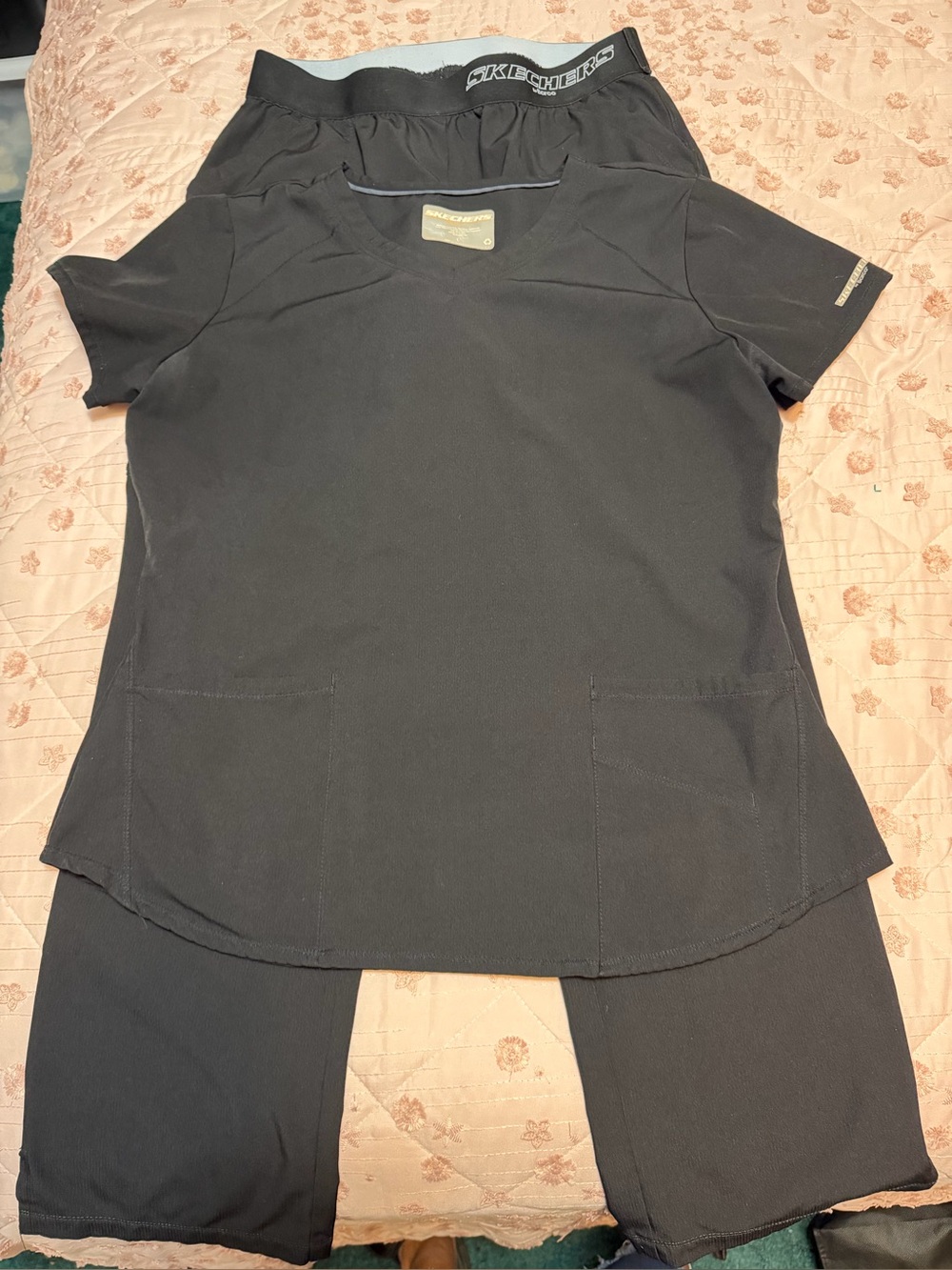 Skechers by Barco Medical Scrub Set - Black V-Neck Top & Pants (Size L)